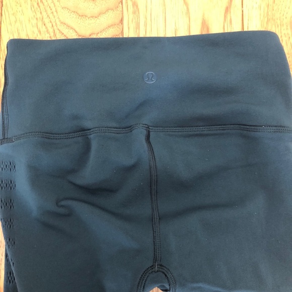 Lululemon Reveal Cropped Legging - Picture 7 of 9